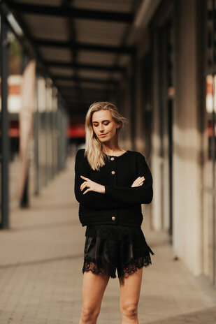 MADDY short noir satiné