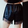 MADDY short noir satiné