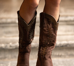 CALISTA bottes western en suède chocolat