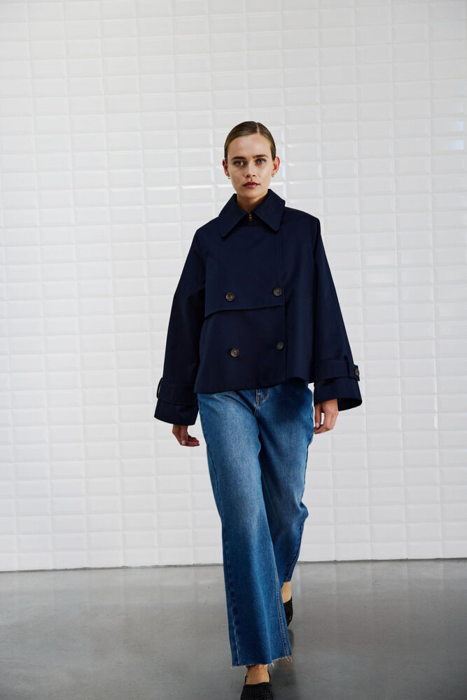 WBLOPHELIA trenchcoat court bleu nuit