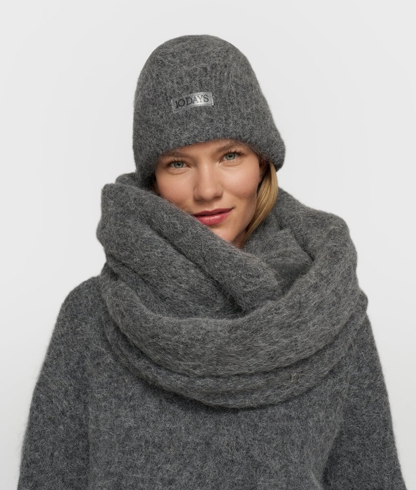 Echarpe ronde en tricot duveteux antra melee