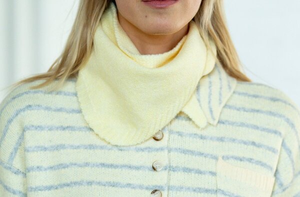 LUMEYA écharpe triangulaire jaune