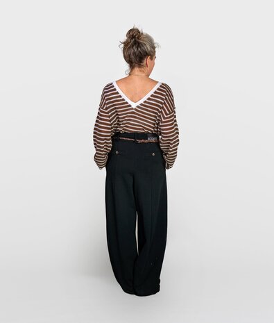 Pull fin en maille à col en V ecru/dark truffle