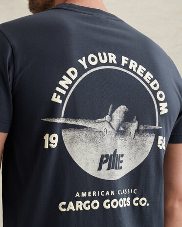 T-shirt avec lavage teint en vêtement et graphisme bleu T-shirt avec lavage teint en vêtement et graphisme bleu