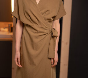 AELYRA robe mi-longue kaki