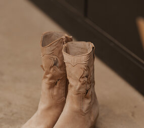 AVERYN bottines suédine beige