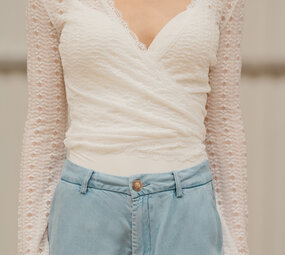 VIRELIA blouse cache-cœur blanche dentelle