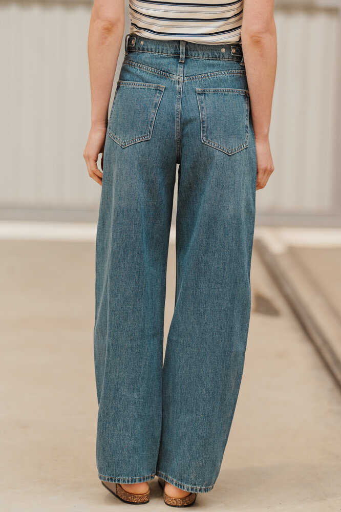 BRUNE jean bleu
