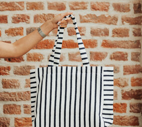 LYNORYA sac a main marine/blanc