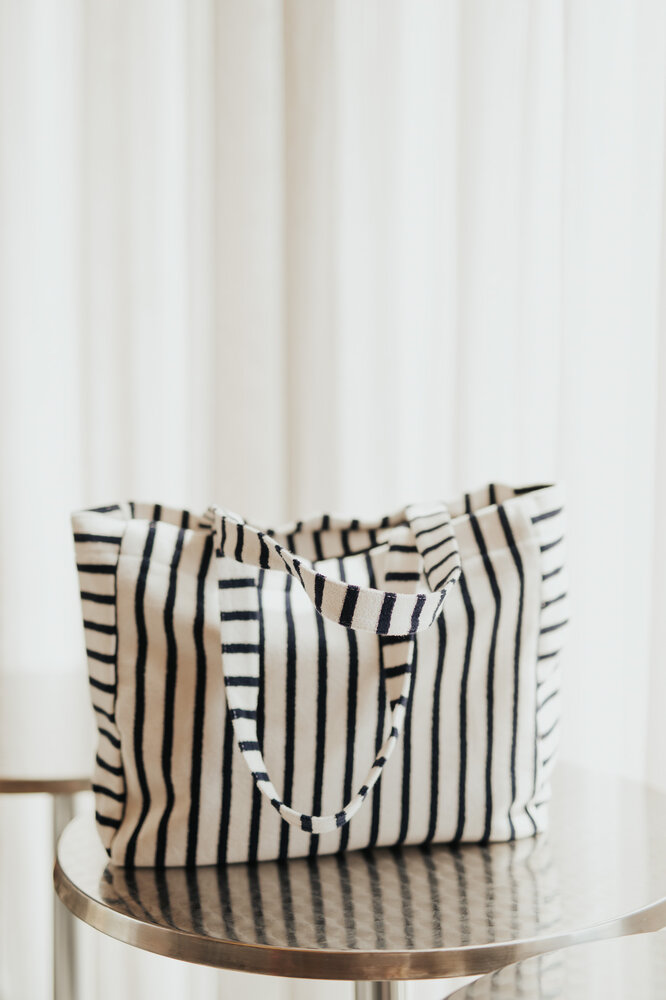 LYNORYA sac a main marine/blanc LYNORYA sac a main marine/blanc