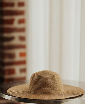 ORLYA chapeau gold