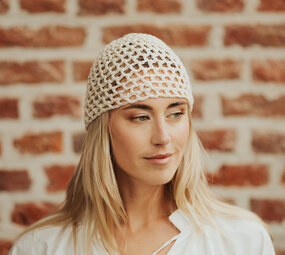 VIORA bonnet en crochet beige