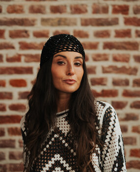 VIORA bonnet en crochet noir VIORA bonnet en crochet noir