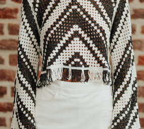 ALYRIA blouse en crochet noir/blanc