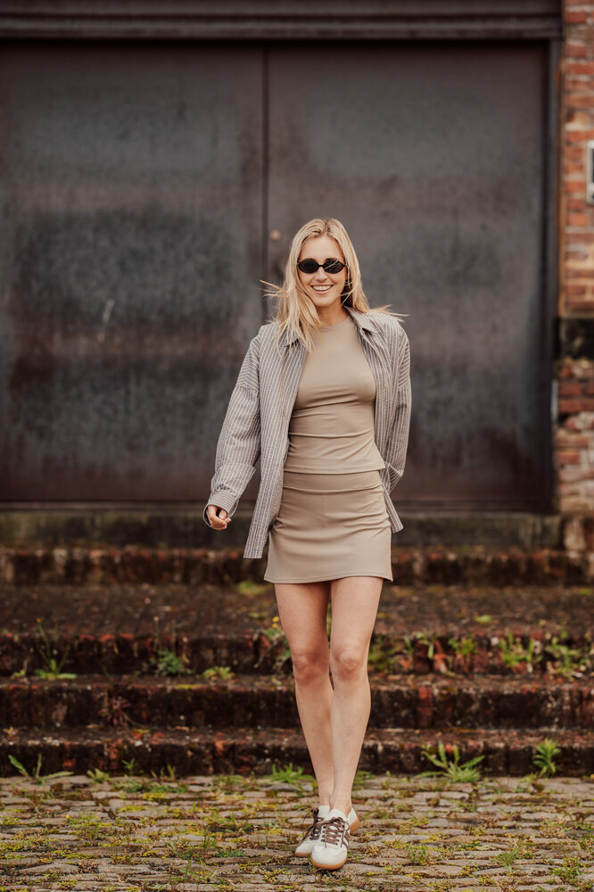 MAVYA jupe short taupe MAVYA jupe short taupe