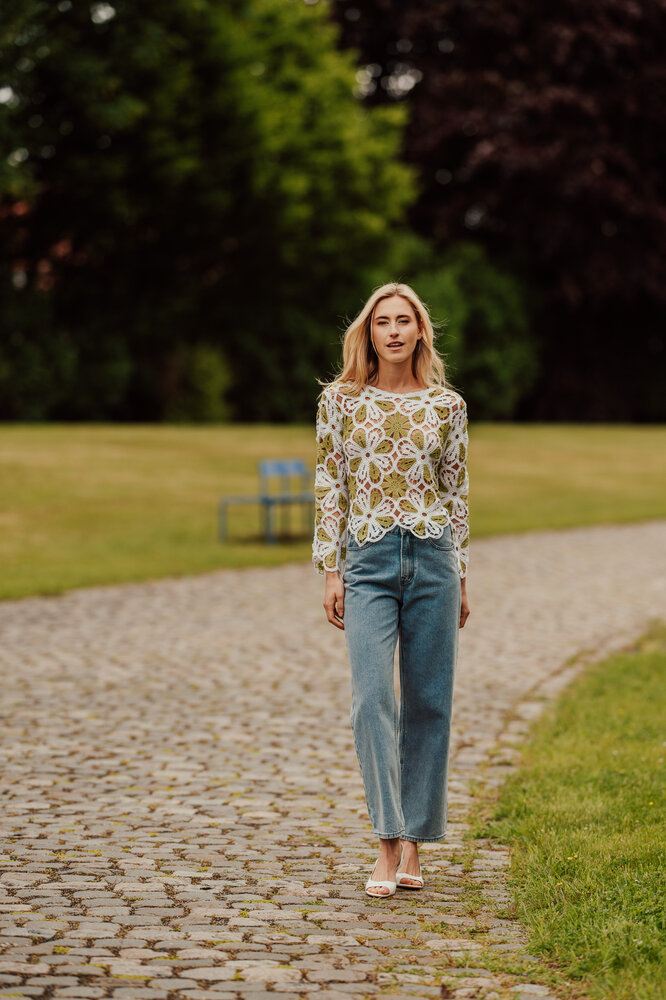 MAËLYSSE haut en crochet fleuri vert MAËLYSSE haut en crochet fleuri vert