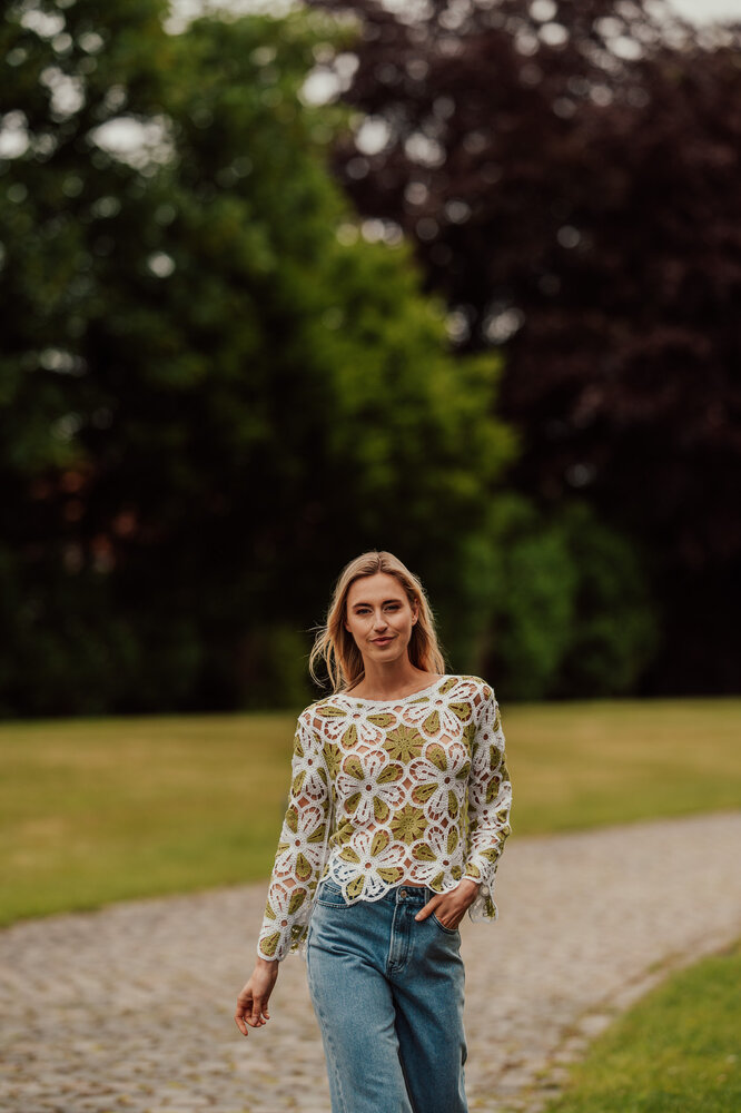 MAËLYSSE haut en crochet fleuri vert MAËLYSSE haut en crochet fleuri vert
