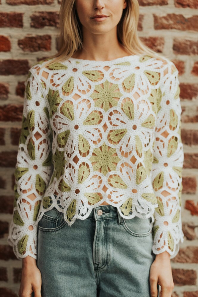 MAËLYSSE haut en crochet fleuri vert MAËLYSSE haut en crochet fleuri vert