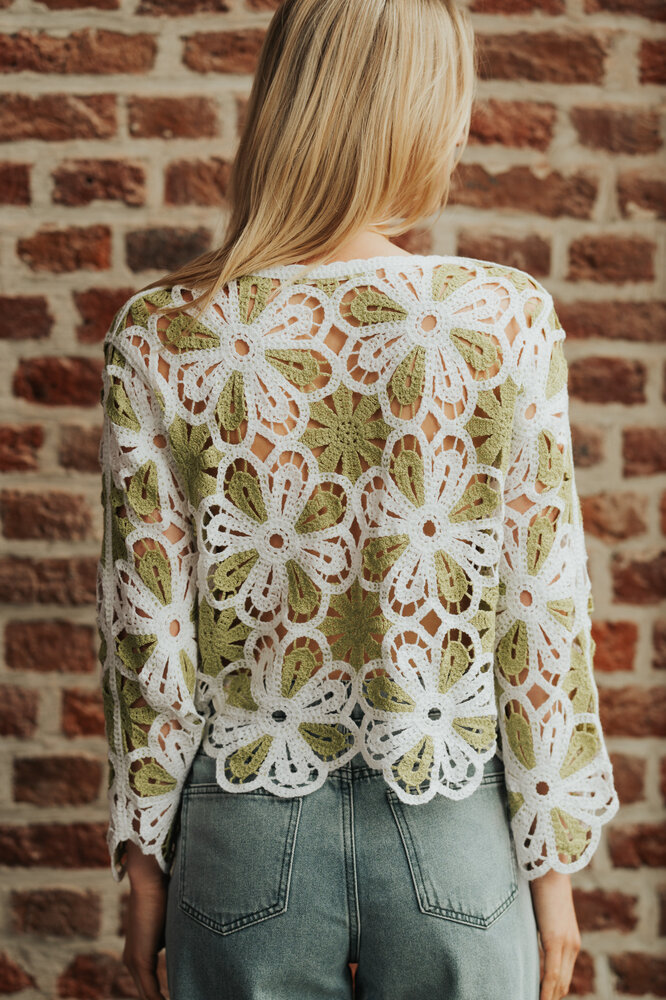 MAËLYSSE haut en crochet fleuri vert MAËLYSSE haut en crochet fleuri vert