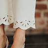 LOLA jean blanc droit à broderie anglaise LOLA jean blanc droit à broderie anglaise