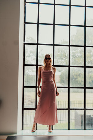 LEANIE robe longue satinée rose LEANIE robe longue satinée rose
