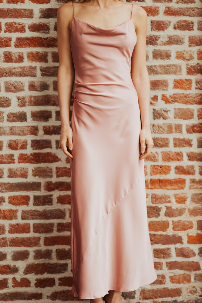 LEANIE robe longue satinée rose LEANIE robe longue satinée rose
