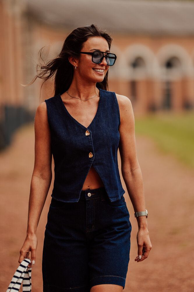 Gilet en jean sans manches THEONIE Gilet en jean sans manches THEONIE