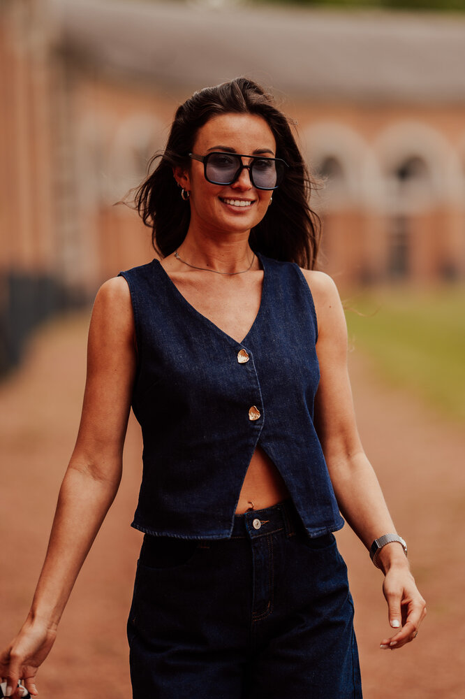 Gilet en jean sans manches THEONIE Gilet en jean sans manches THEONIE