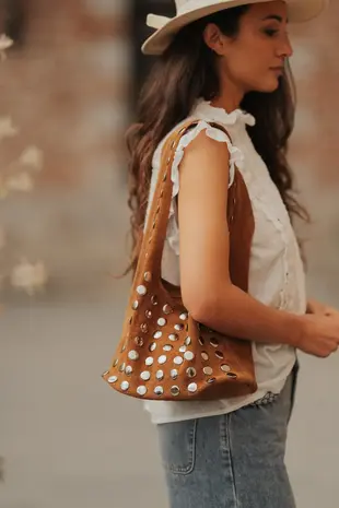 Sac clouté camel ELODIE Sac clouté camel ELODIE