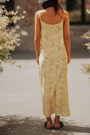 Longue robe jaune MANGO