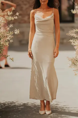 Robe Midi Beige Pailletée Col Cascade DIVIA Robe Midi Beige Pailletée Col Cascade DIVIA