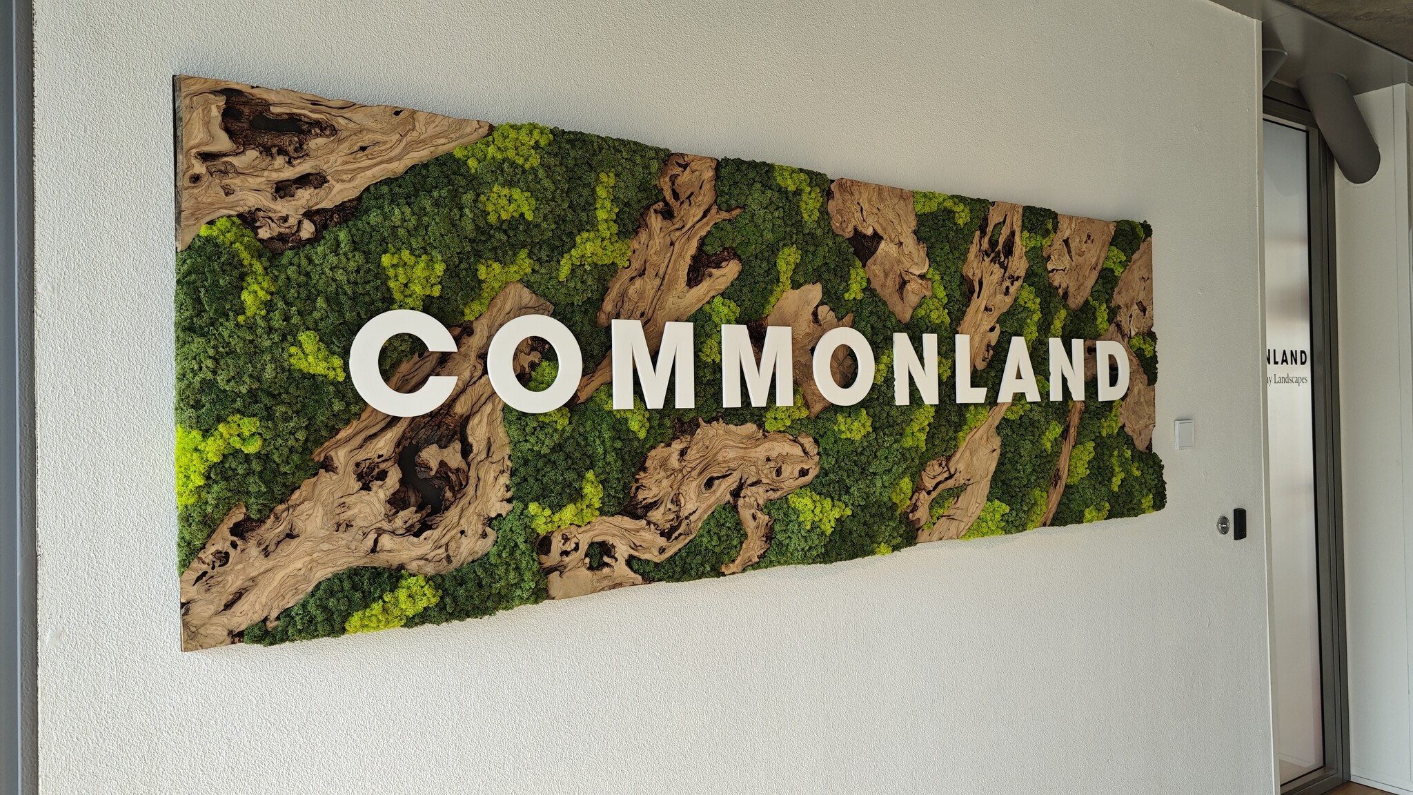 Does a moss artwork smell?