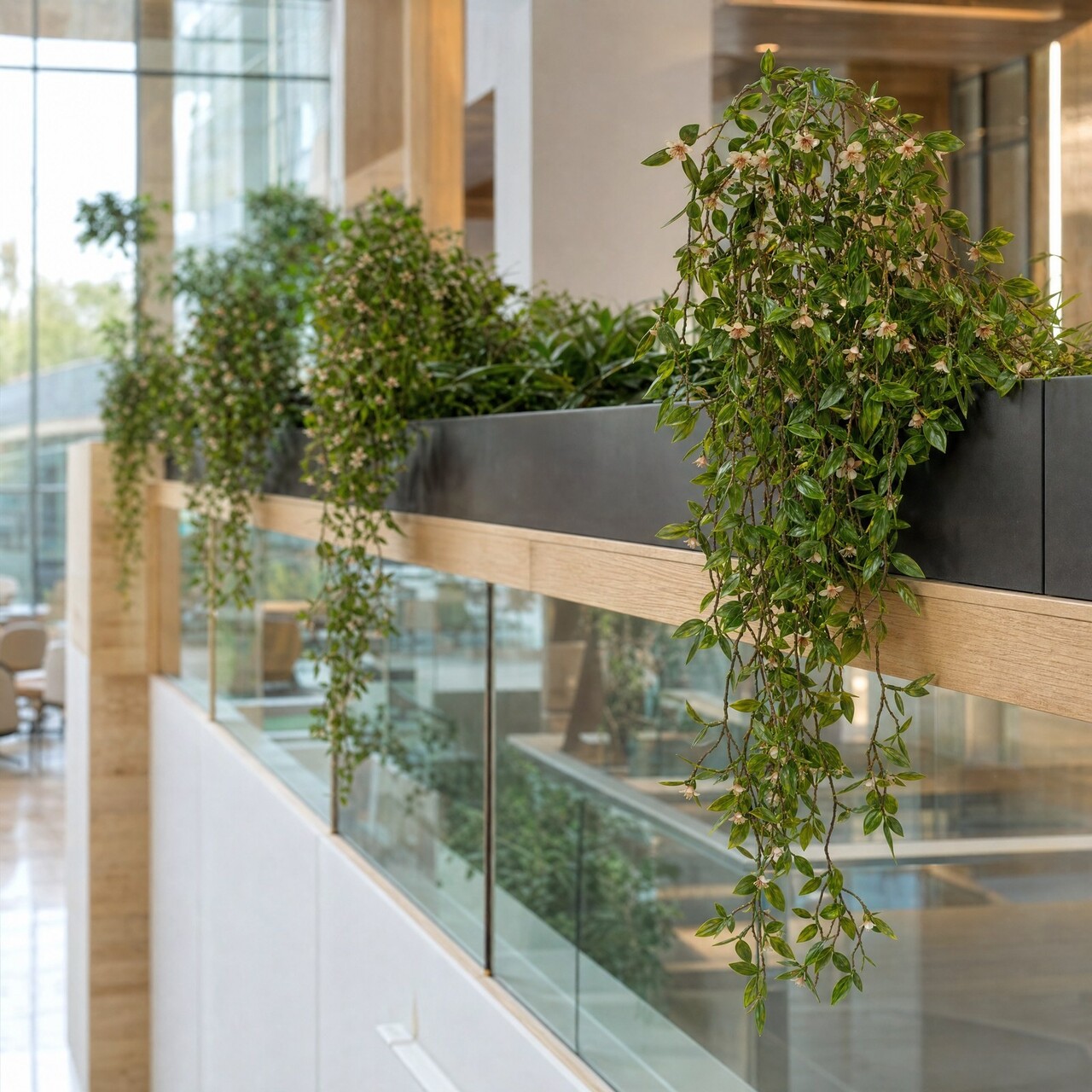 Kunsthangplant bloeiend groen 90 cm – FR & UV-bestendig
