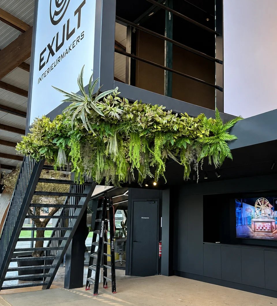 Kunsthangplanten op kantoor