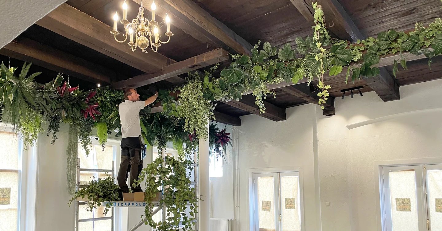 Kunsthangplanten op kantoor