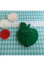 Broche An Apple a Day
