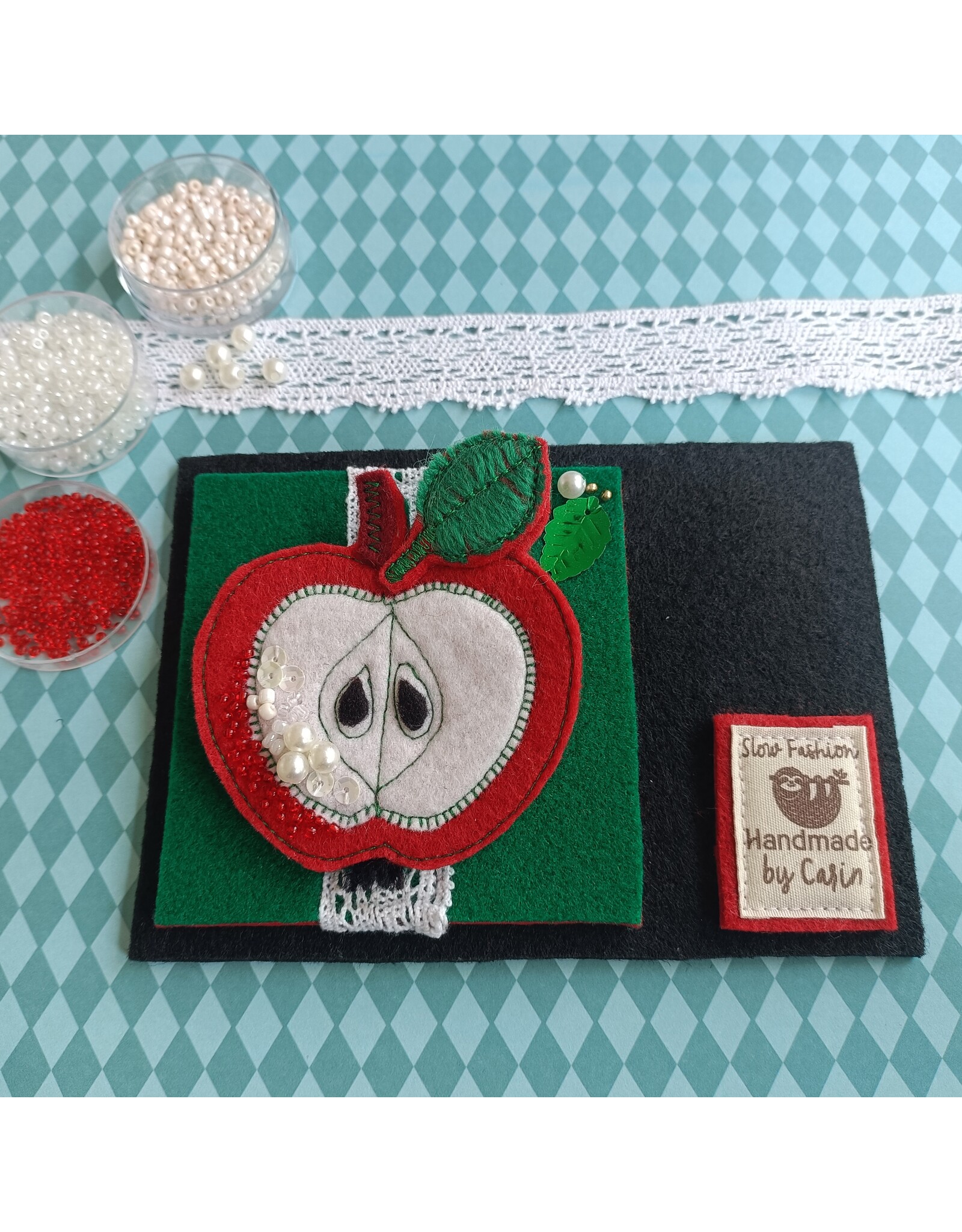 Broche An Apple a Day