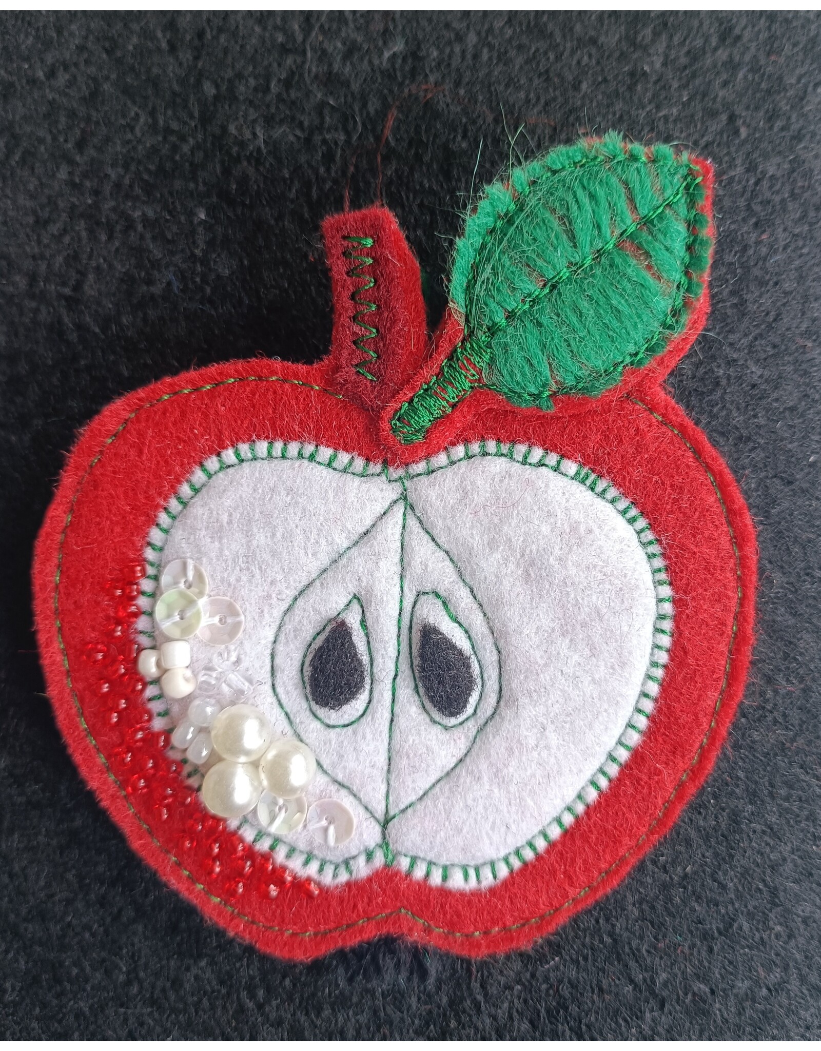 Broche An Apple a Day