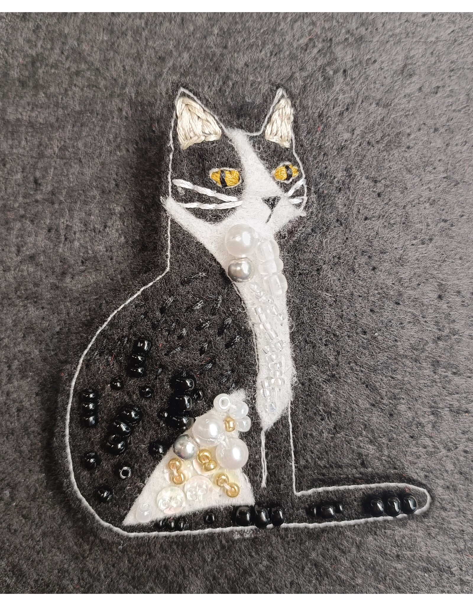 Broche Kat
