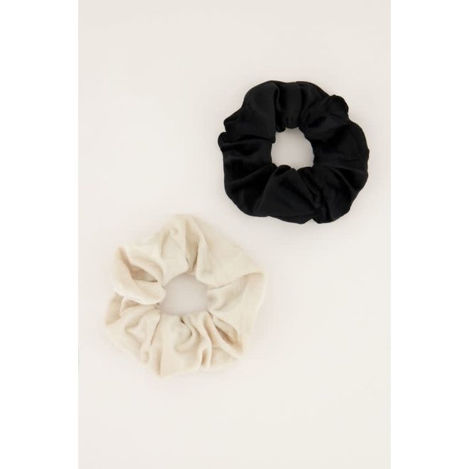 Zwart & witte velvet scrunchie set
