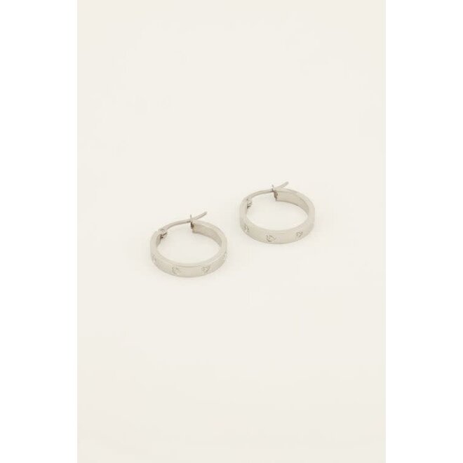 Oorringen met gegraveerde hartjes zilverkleurig