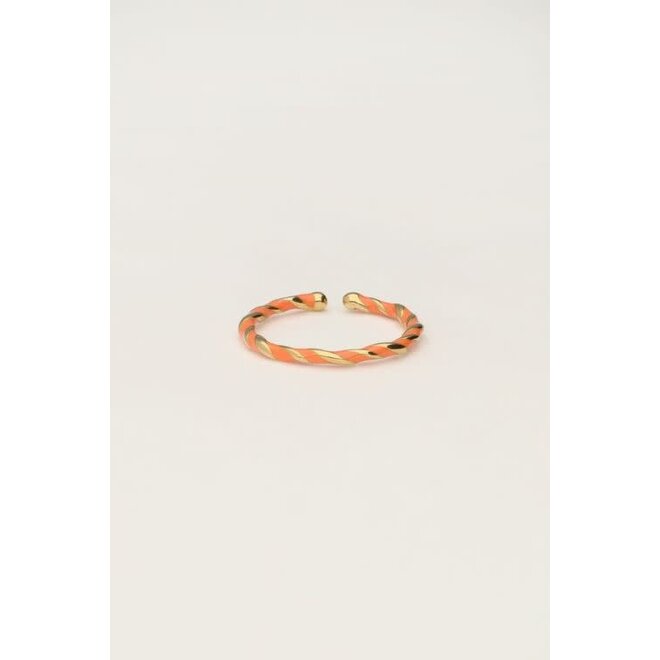 Gedraaide ring met oranje goudkleurig
