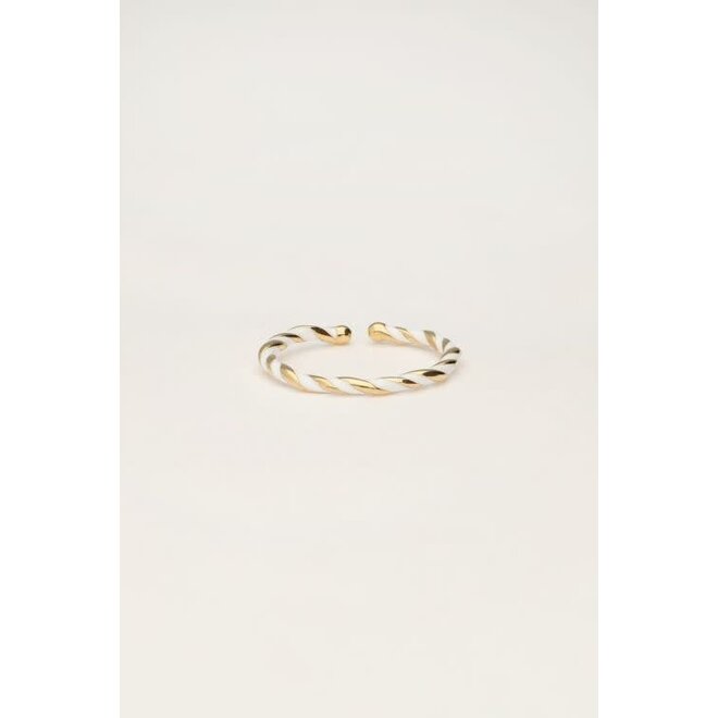 Gedraaide ring met wit goudkleurig