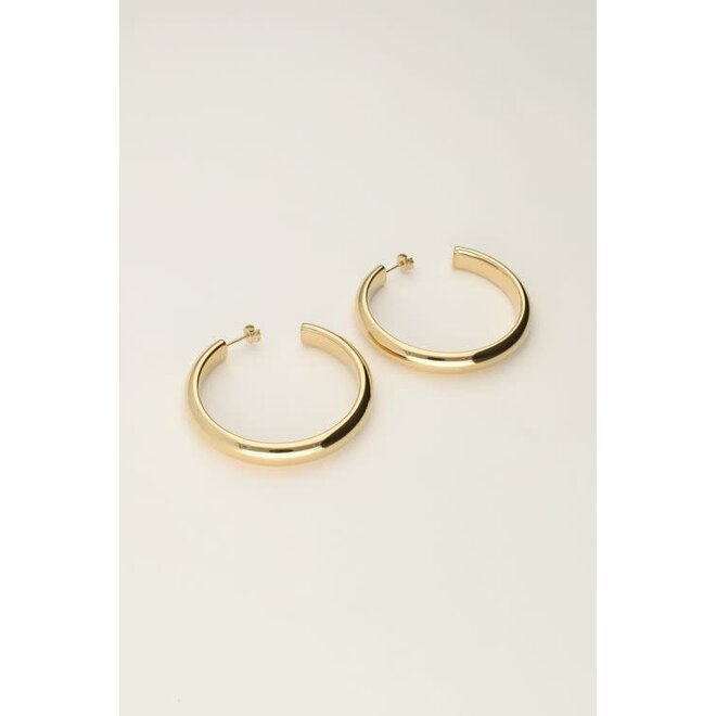 Grote oorringen rond open goudkleurig