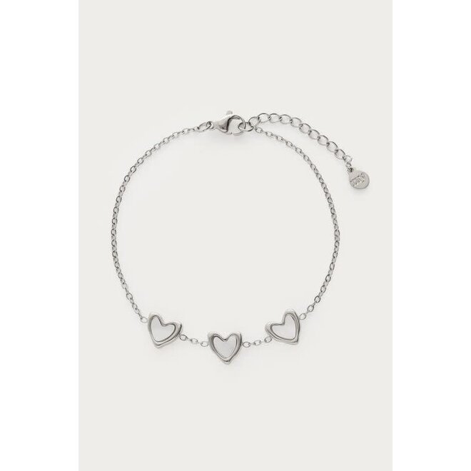 Armband met drie parelmoer hartjes Zilverkleurig