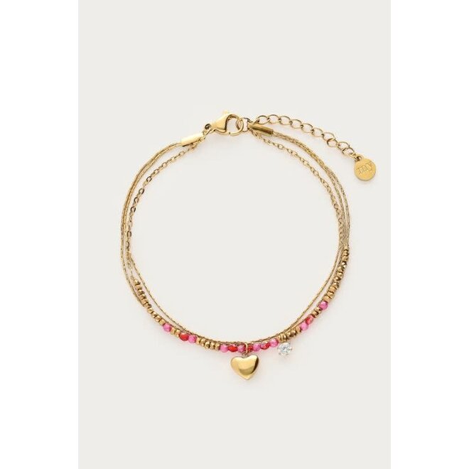 Driedubbele armband met roze kralen en hartje goudkleurig