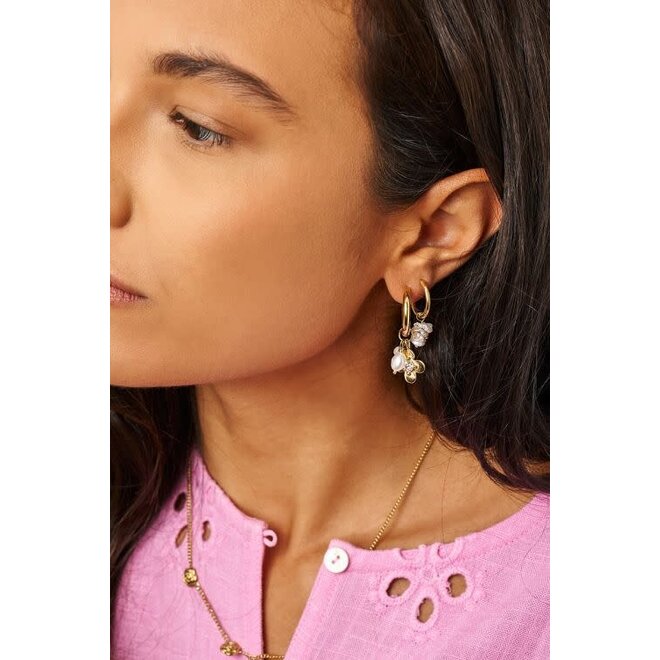 Botanical oorringen met witte schelpen