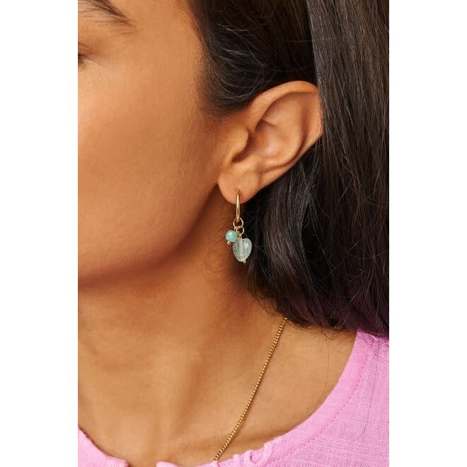 Botanical oorringen met blauwe hartjes en kralen