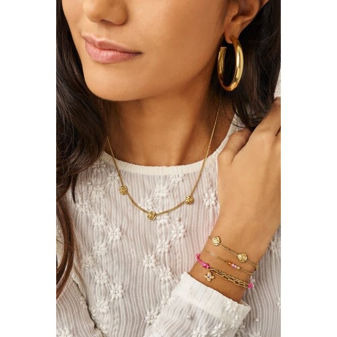 Botanical armband met drie rozen goudkleurig