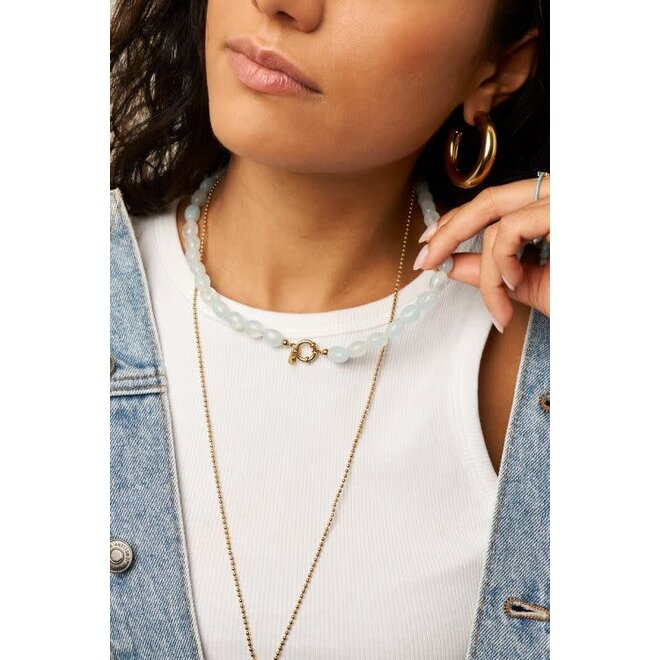 Licht blauwe kralenketting